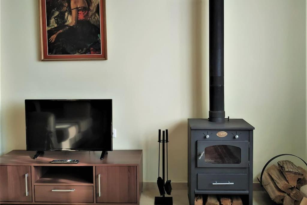 Deppy'S House Κοντά Στα Λουτρά Πόζαρ Apartment Chrysi Bagian luar foto